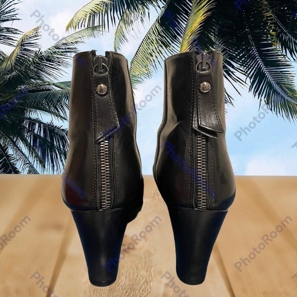 STUART WEITZMAN | Black Leather Booties - Picture 5 of 9